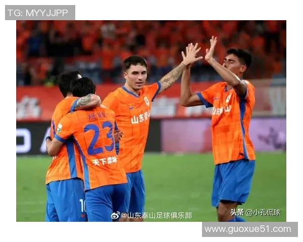 泰山队外援马德鲁加与泽卡共赏济南夜景尽显美丽风光