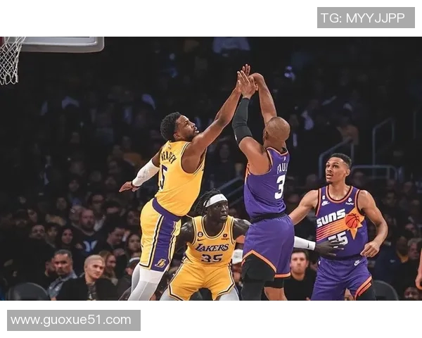 范德比尔特盛赞里夫斯迎接挑战两场比赛得分超90分令人惊叹