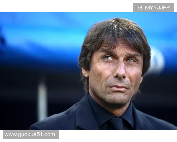 热刺边卫波罗被球迷电子烟砸中后捡起假装抽烟引发热议