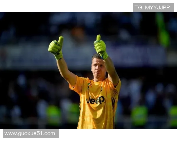 母亲透露什琴斯尼曾考虑退役但因巴萨的邀请而重燃斗志现已感到快乐 母亲透露什琴斯尼曾考虑退役但因巴萨的邀请而重燃斗志现已感到快乐