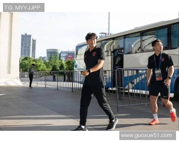 成都蓉城授予徐正源功勋主教练称号助力冲超与亚冠征程 成都蓉城授予徐正源功勋主教练称号助力冲超与亚冠征程