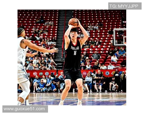 杨瀚森深入研究比赛录像逐渐领悟NBA精髓展现出色媒体人素养