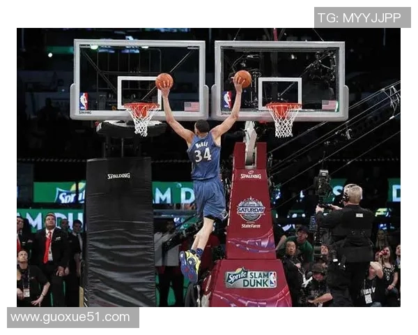 文班在比赛中惊艳扣篮创纪录高度达34米滑翔距离22米引发热议