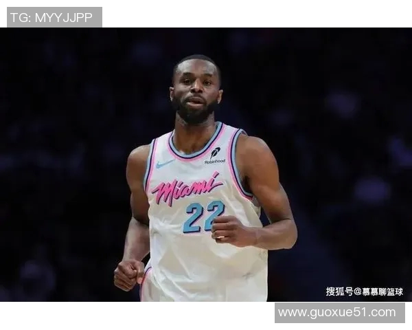 维金斯称赞鲍威尔赛季表现出色第四节关键时刻展现爆发力 维金斯称赞鲍威尔赛季表现出色第四节关键时刻展现爆发力