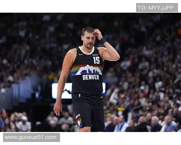 约基奇三节表现出色14分9板12助攻助球队稳居领先位置