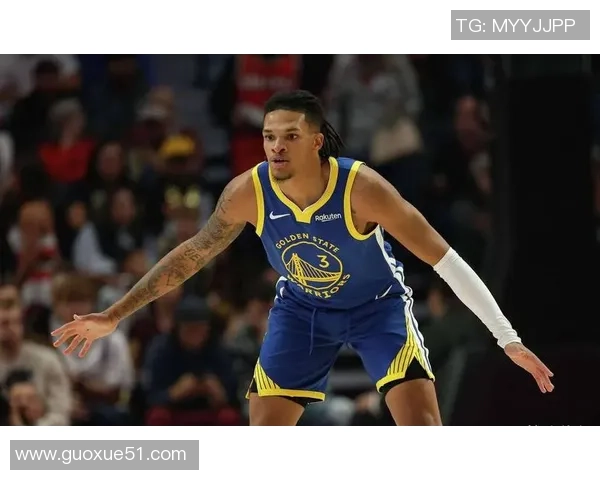 克拉克斯顿上半场表现惊艳7投5中砍下11分8篮板外线命中率完美