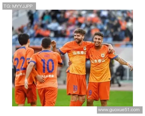 泰山队外援马德鲁加与泽卡共赏济南夜景尽显美丽风光 泰山队外援马德鲁加与泽卡共赏济南夜景尽显美丽风光