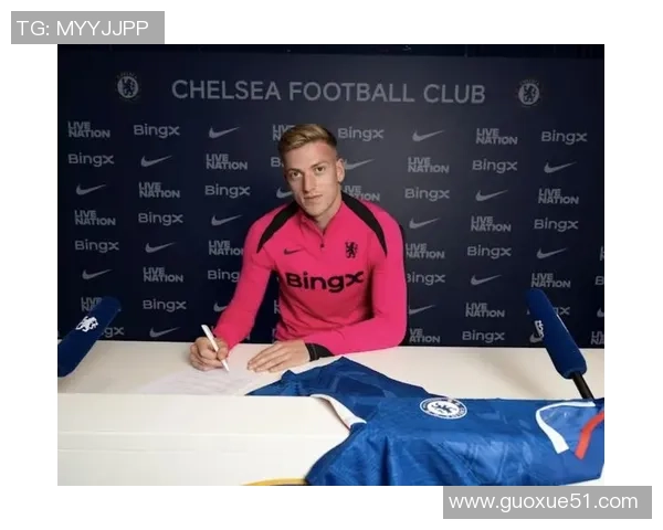 切尔西发布海报热身联赛杯对阵狼队德拉普独自亮相引关注 切尔西发布海报热身联赛杯对阵狼队德拉普独自亮相引关注